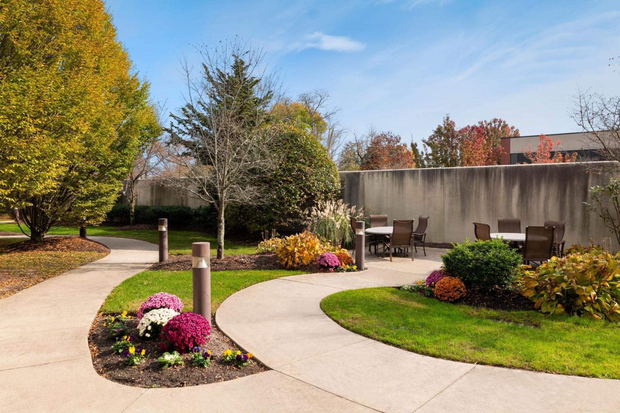 Courtyard Wall At Monmouth Shores Corporate Park Exterior foto